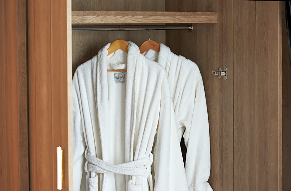 Photo 1 of 8 of Deluxe 1 Bedroom 1 King Bed Suite, Water View