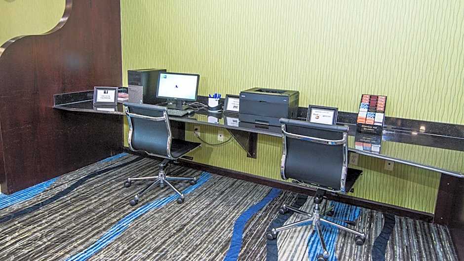 Holiday Inn Express & Suites Elkton - University Area By IHG