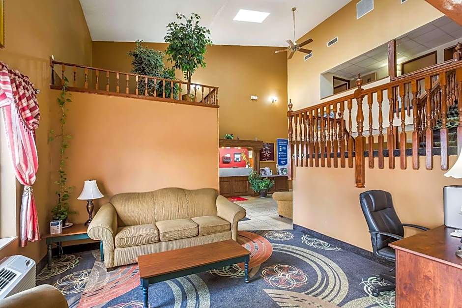 Econo Lodge Inn And Suites