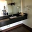 Moonlight Inn & Suites