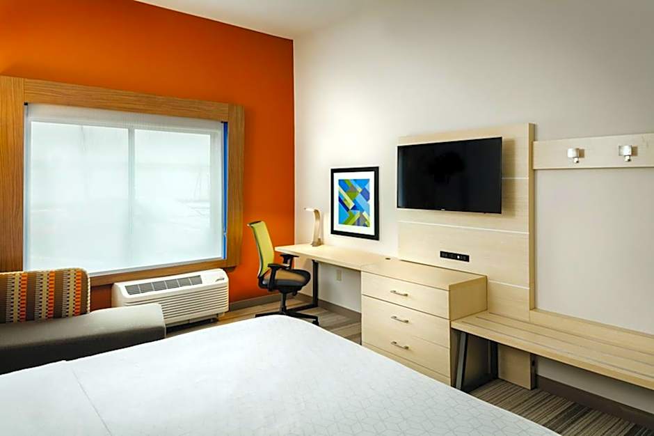 Holiday Inn Express and Suites Medford By IHG