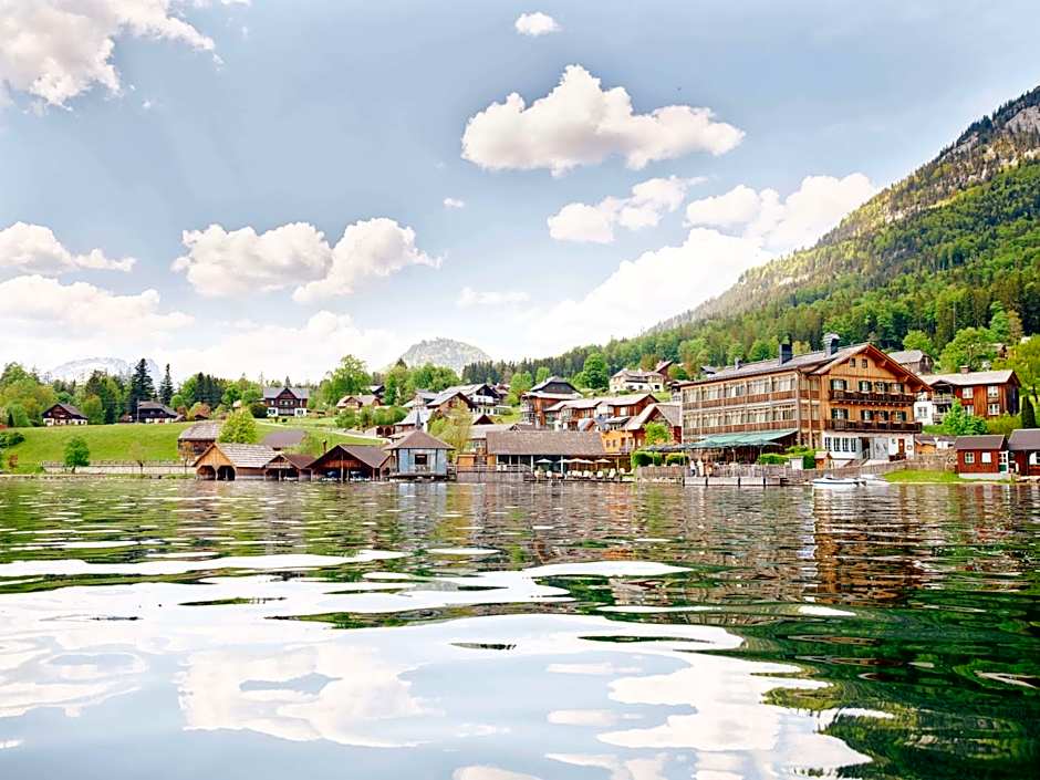 TAUROA Seehotel Grundlsee
