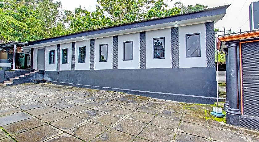 OYO 92287 Hotel Aji Mantoro