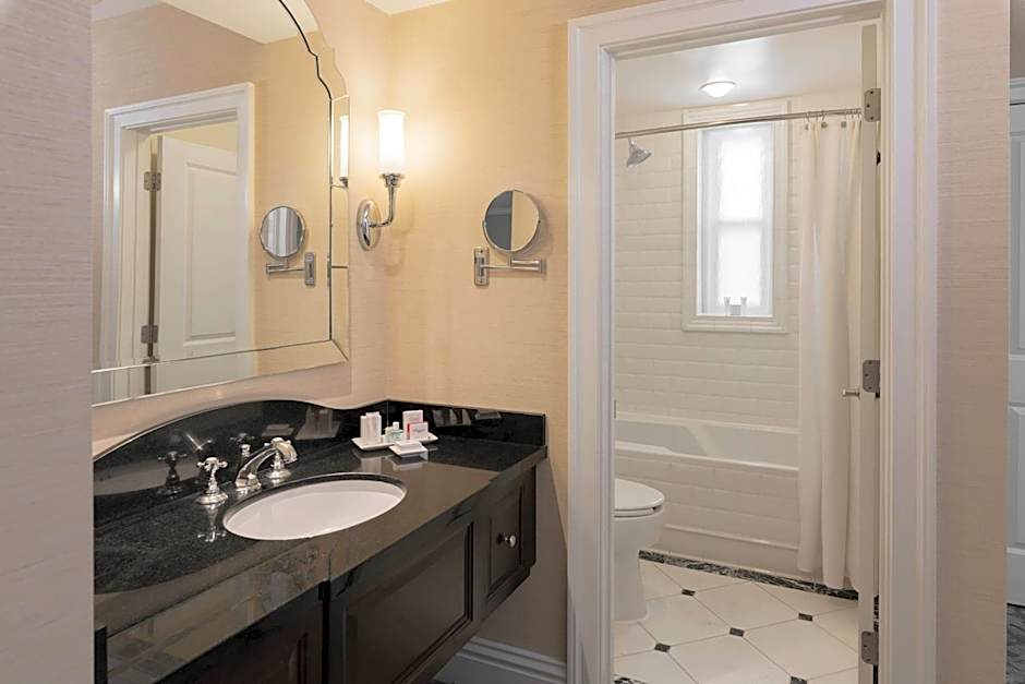 The Raphael Hotel, Autograph Collection by Marriott