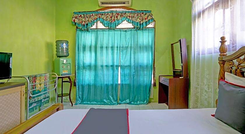 Collection O 92897 Hotel Intan Near Kantor Syahbandar Bawean