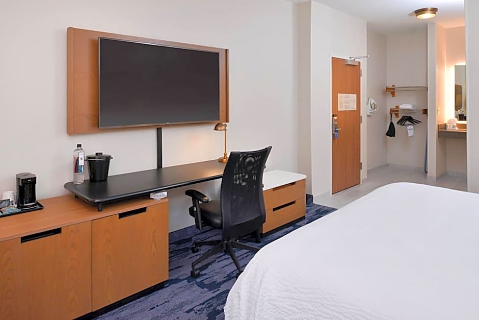 Fairfield Inn & Suites by Marriott Arlington Near Six Flags