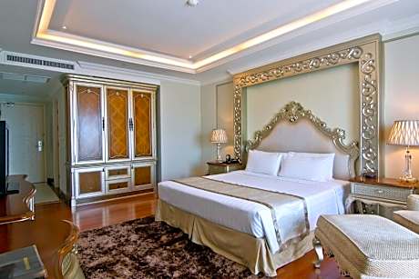 Deluxe Room with Pool View