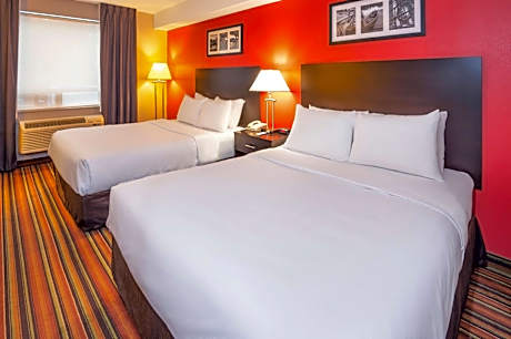 Comfort Hotel & Suites