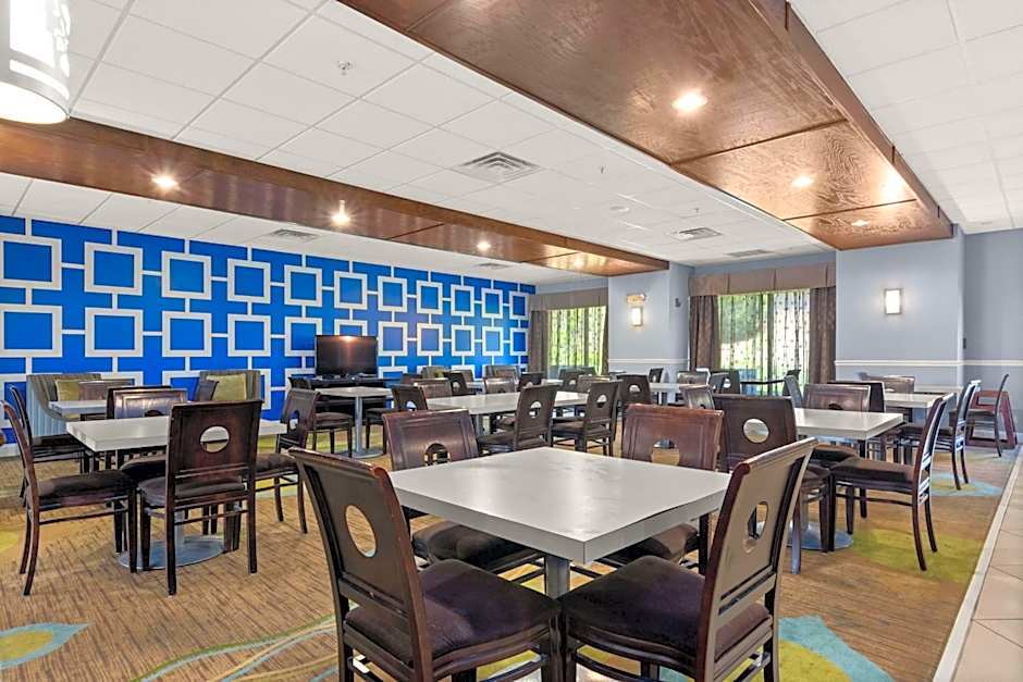 Portland Inn & Suites