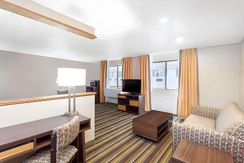 Super 8 by Wyndham Norton VA