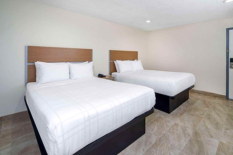 Super 8 by Wyndham Bakersfield CA