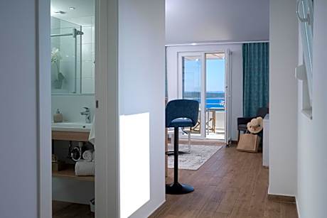 Junior Suite with Pool View