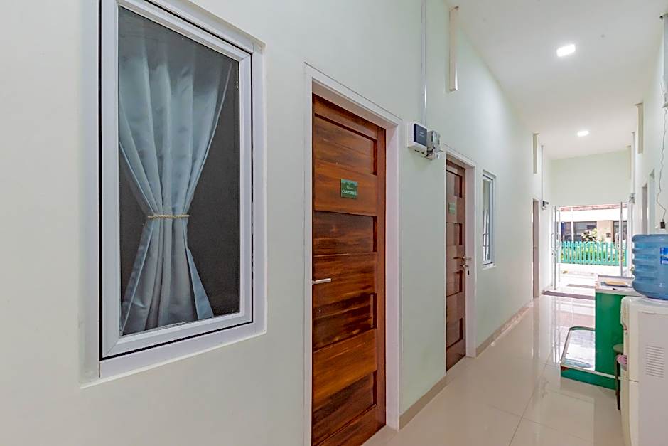 Urbanview Hotel Nakasya Burangrang