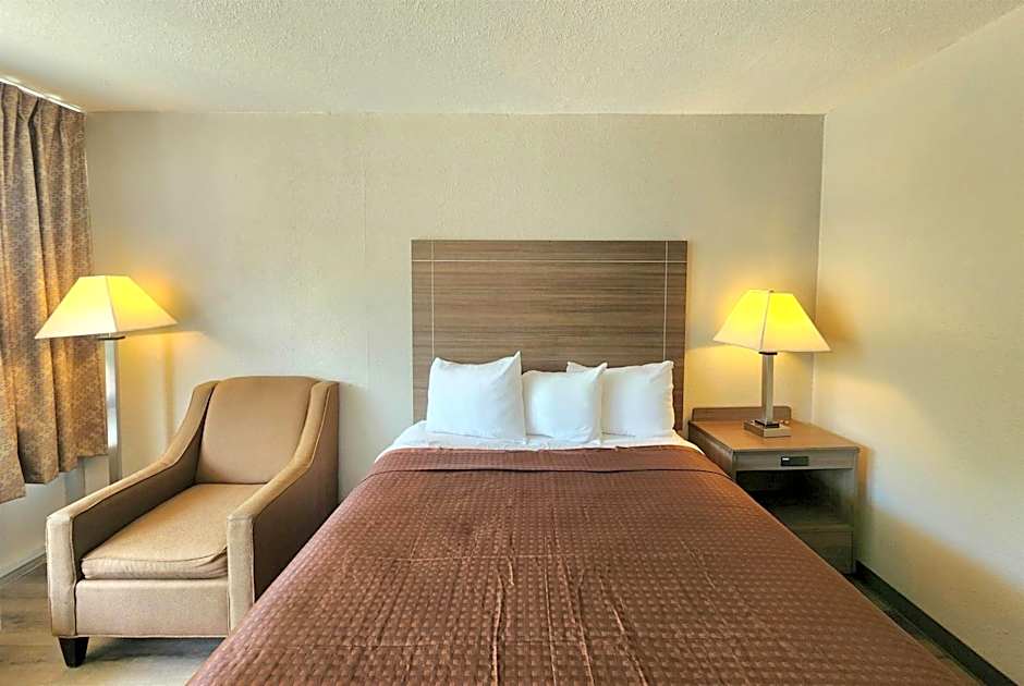 Days Inn by Wyndham Seguin TX