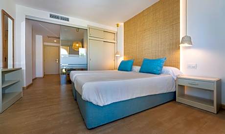 Studio with Balcony (2 Adults)