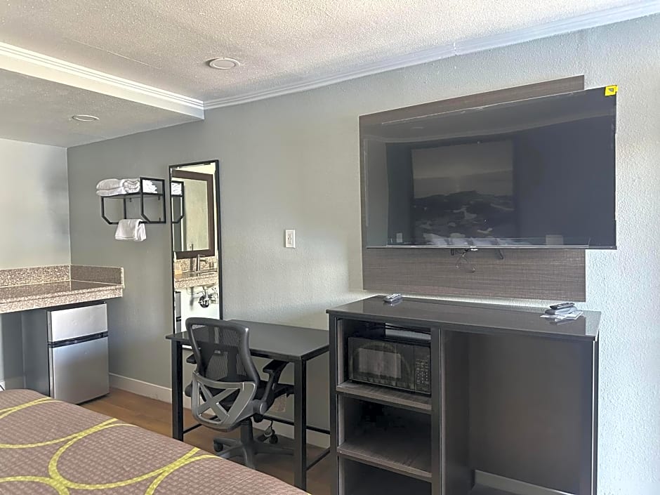 Super 8 by Wyndham Redlands/San Bernardino