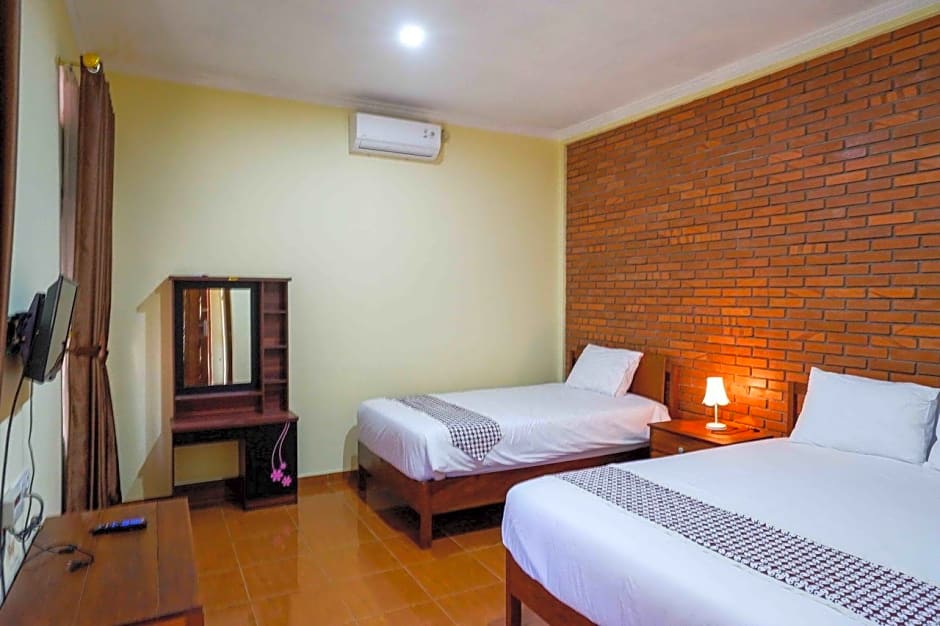 Roemah Beong Syariah at Desa Wisata Kembanglimus Mitra RedDoorz