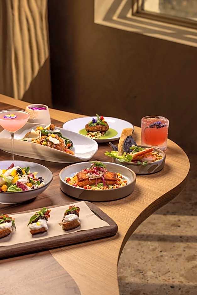 Sandbourne Santa Monica, Autograph Collection