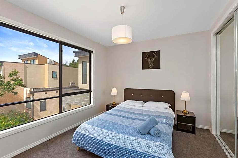 Apollo Bay Seal Apartments