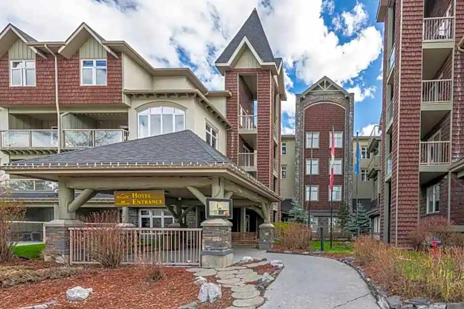 W463 Canmore 2BD 2BT, AC, MT view, Central Location