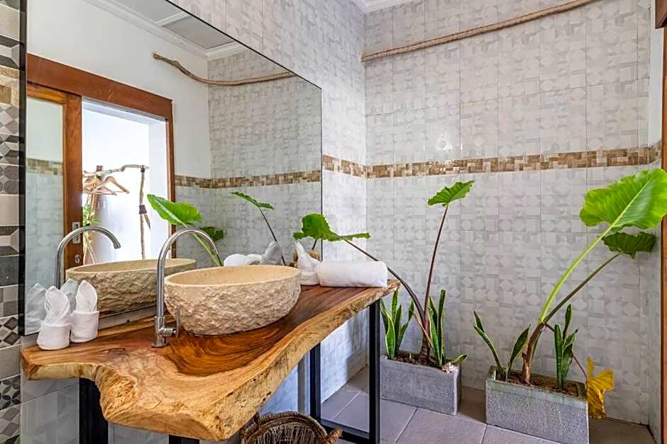 Charming 3 BR villa close Berawa beach