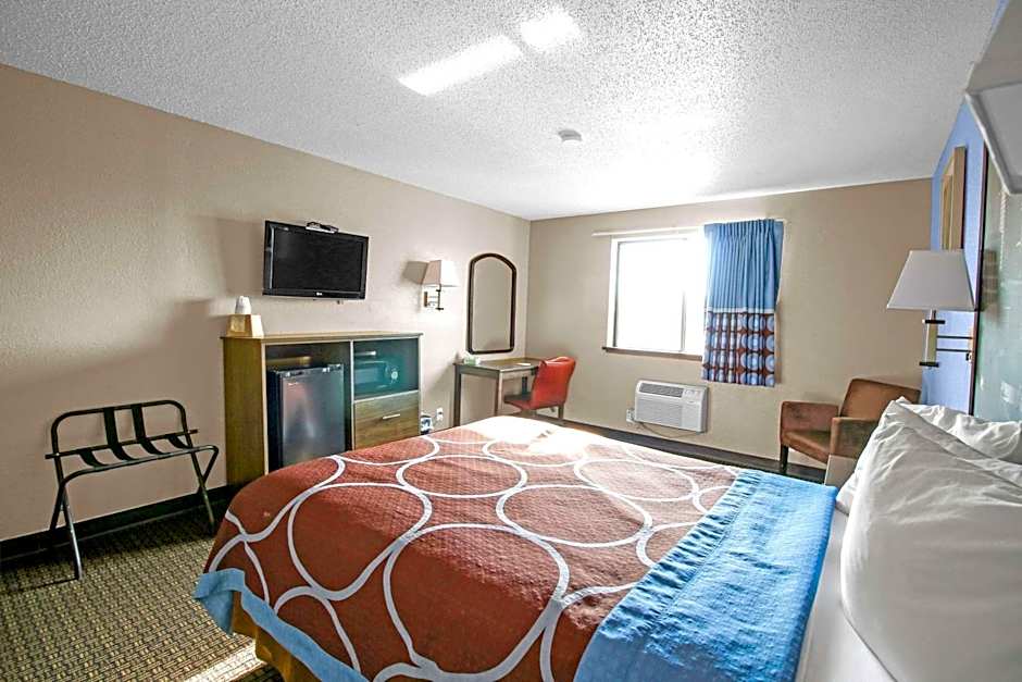 Super 8 by Wyndham Kenosha/Pleasant Prairie