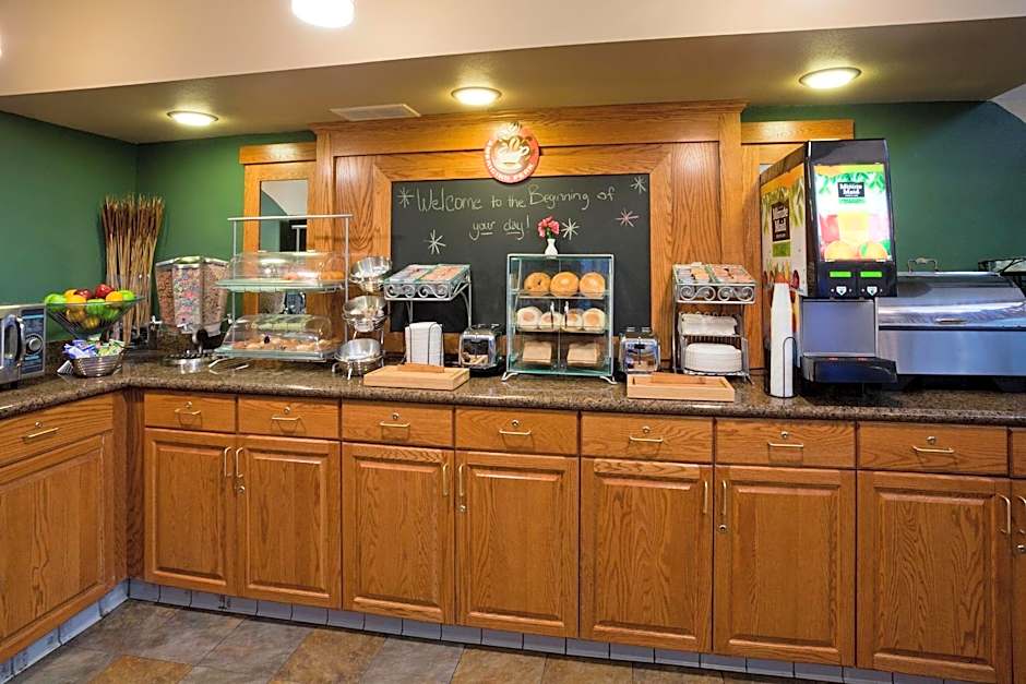 AmericInn by Wyndham Thief River Falls