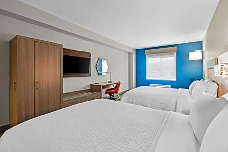 Queen Suite with Two Queen Beds