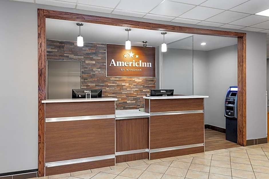 AmericInn & Suites by Wyndham Baraboo Event Center