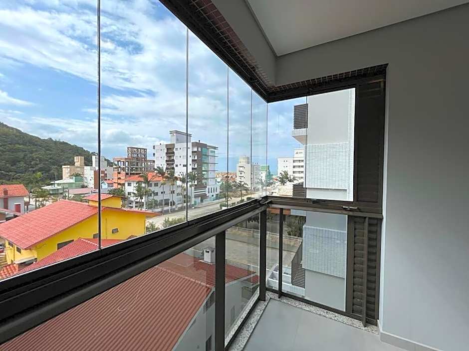 Cód 90 · Apartamento a poucos passo do mar