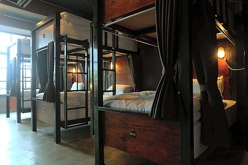 Rider Bedroom Hostel & Cafe