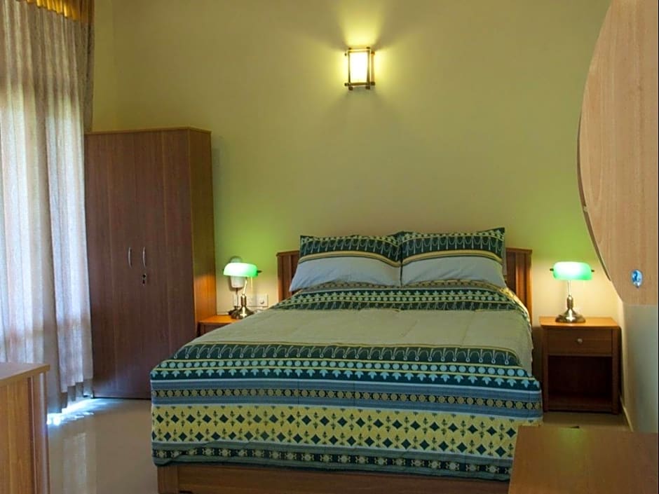 Photo 1 of 6 of Suite