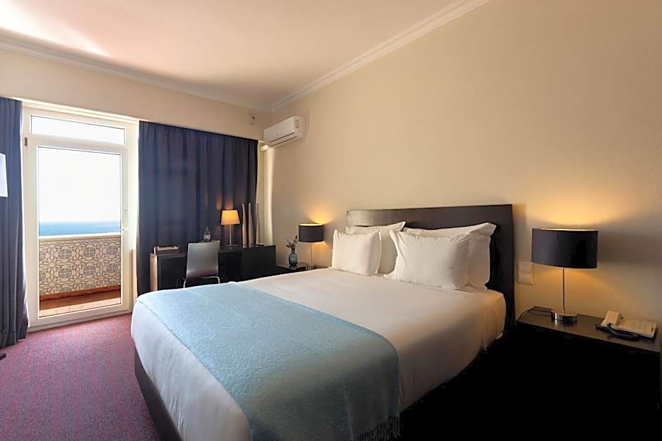 Carcavelos Beach Hotel