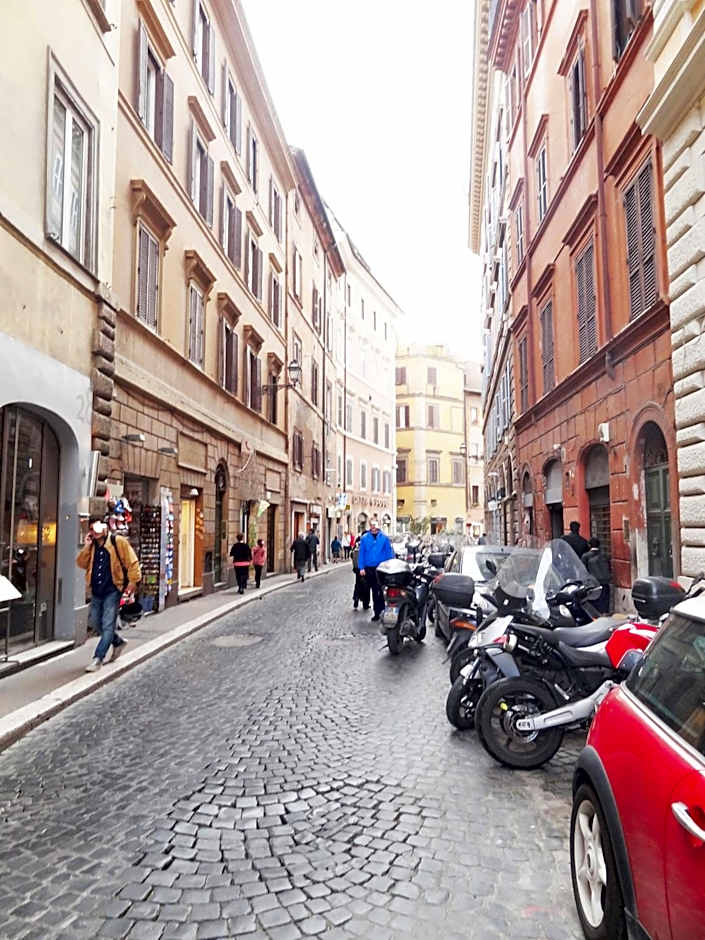 Bye Bye Roma Pantheon Suite