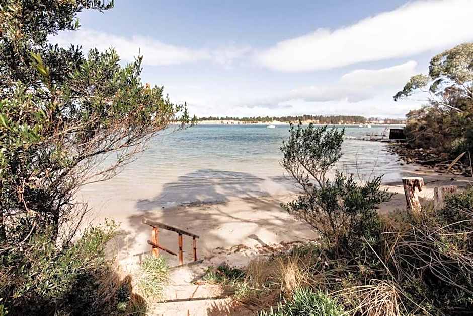 Seagrass Coastal Retreat with direct beach access