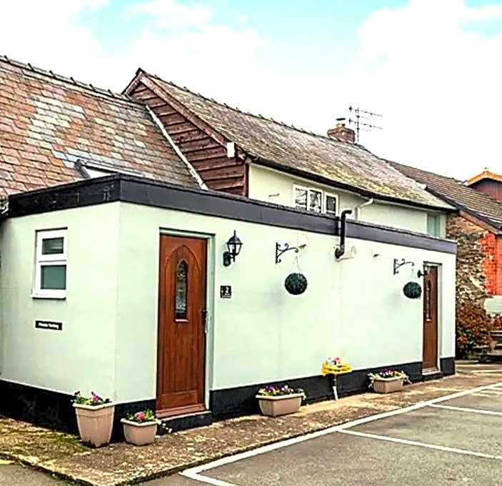 Curly Tail Accommodation