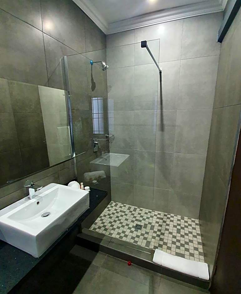 La Orchard Hotel