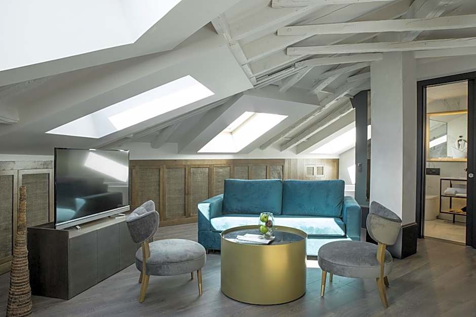 ICON Wipton by Petit Palace