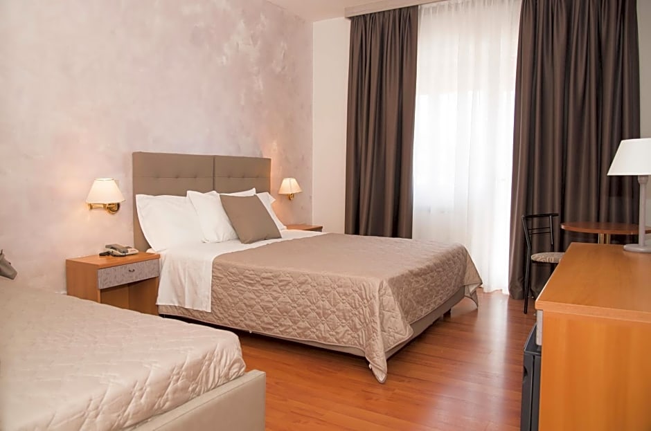 Hotel Crystal