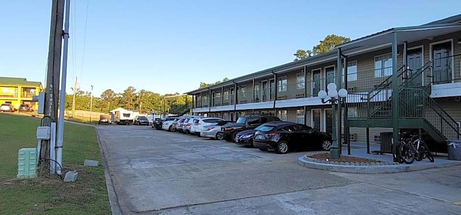 Garden Inn and Suites near Callaway Gardens Pine Mountain