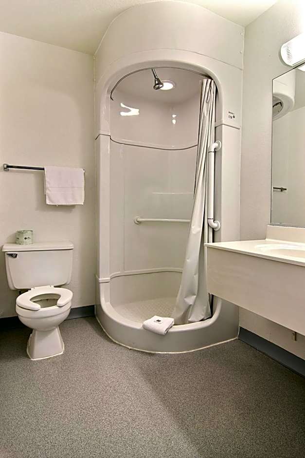 Travelodge by Wyndham Raton