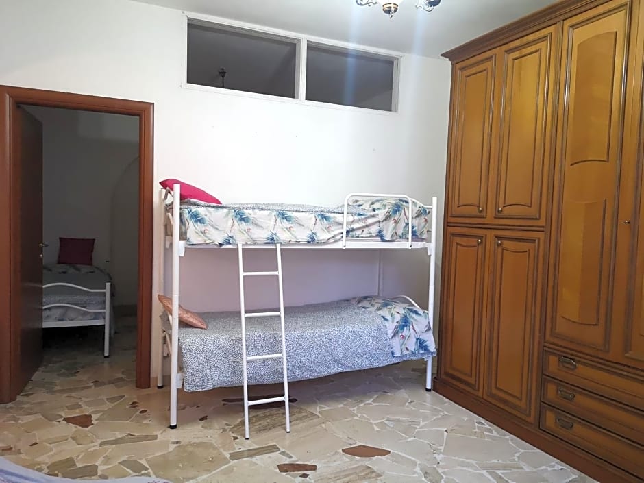 Ape Regina agriturismo 2 Montelarco