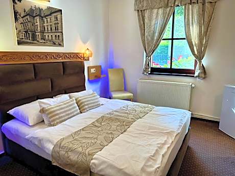 Double or Twin Room with Bathroom