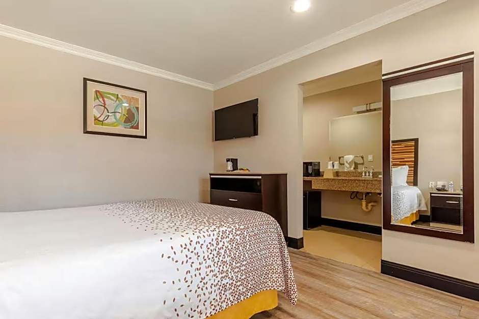 Diamond Bell Inn & Suites