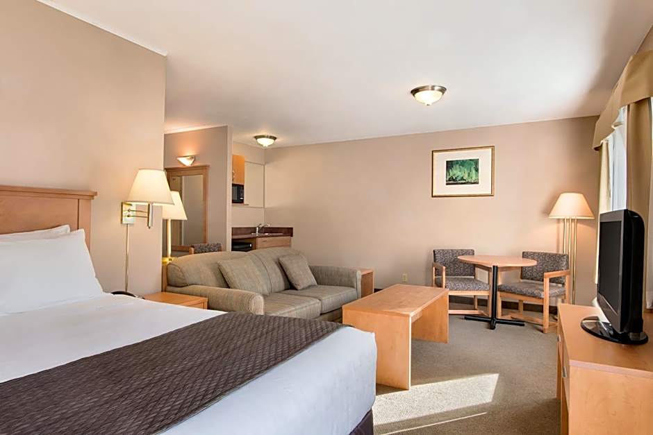 Days Inn & Suites by Wyndham Thunder Bay