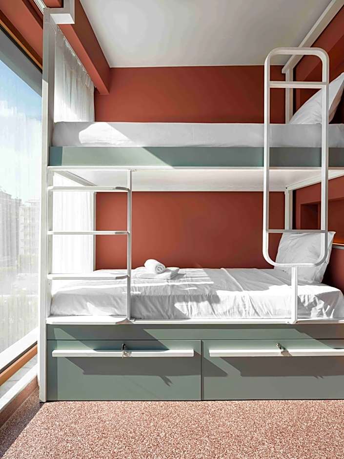 Zeus is Loose Hostel