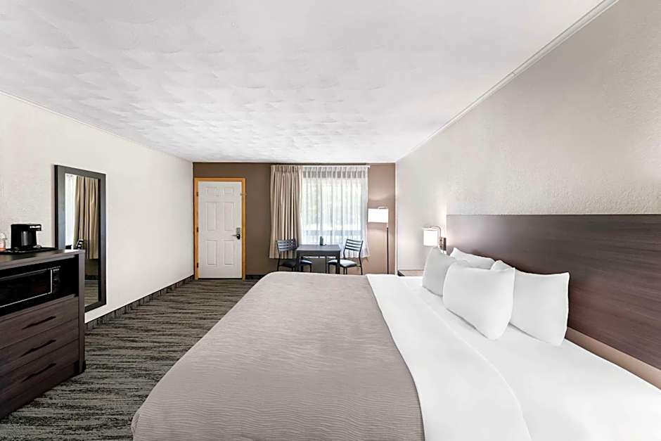 Quality Inn & Suites Munising
