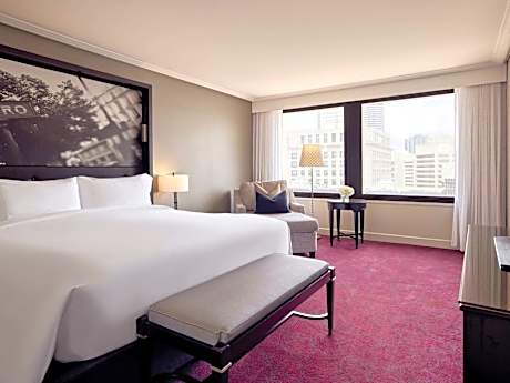 EXECUTIVE SUITE King Bed, Sofa Bed, Separate Lounge, City View