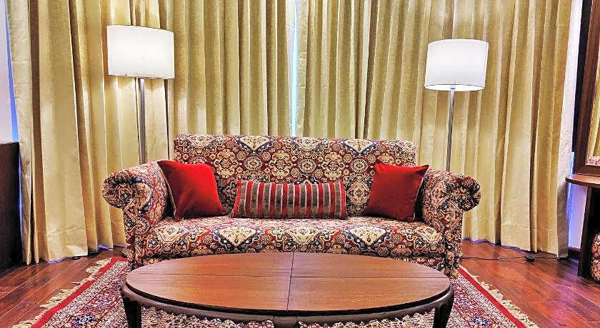 Royale Retreat Hotel And Spa Near Mall