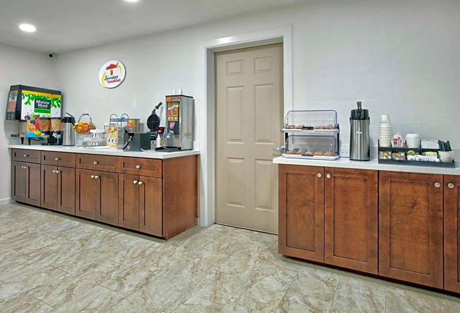 Super 8 by Wyndham Victoria TX